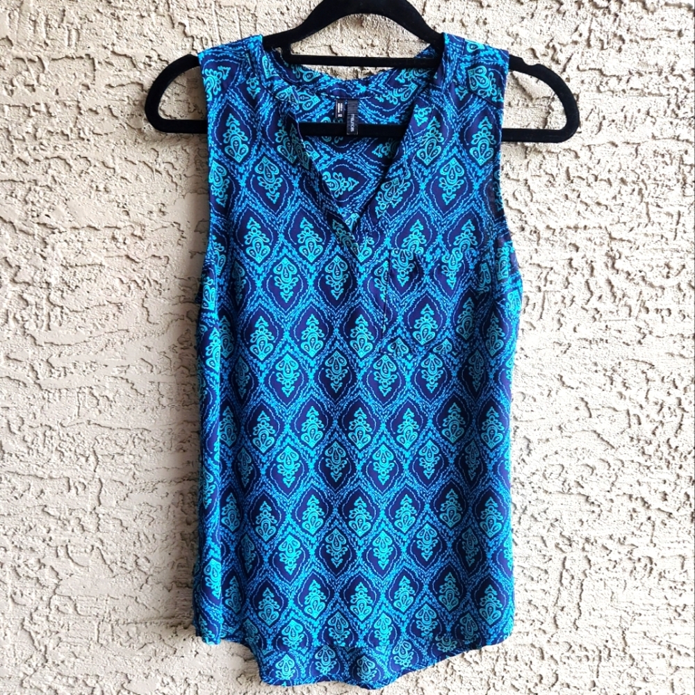 Maurices Sleeveless High-Low Blouse Green Blue & Navy Geometric Pattern XS